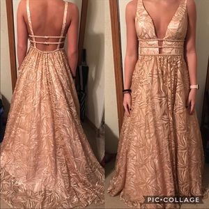Sherri Hill prom dress! Size: 4 Asking $400
